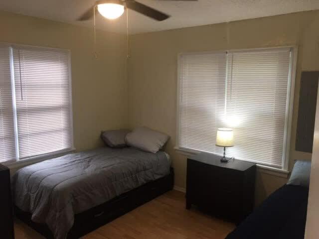 Comfortable 3 Bedroom Close To Base Sleeps 6 로턴 외부 사진
