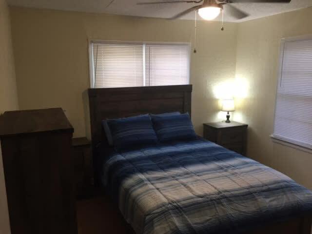 Comfortable 3 Bedroom Close To Base Sleeps 6 로턴 외부 사진